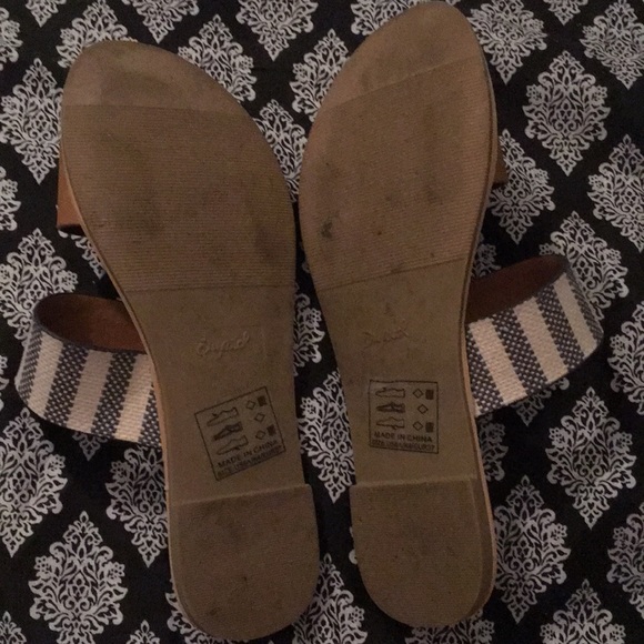 Sandals - Picture 2 of 3